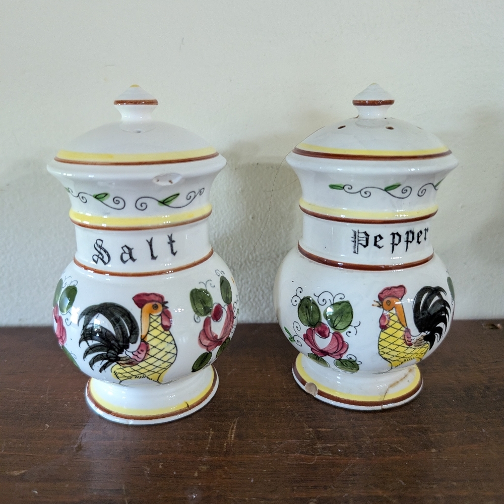 Read! Vintage Acson Japan Salt + Pepper Shakers, Roosters and Flowers Farmhouse
